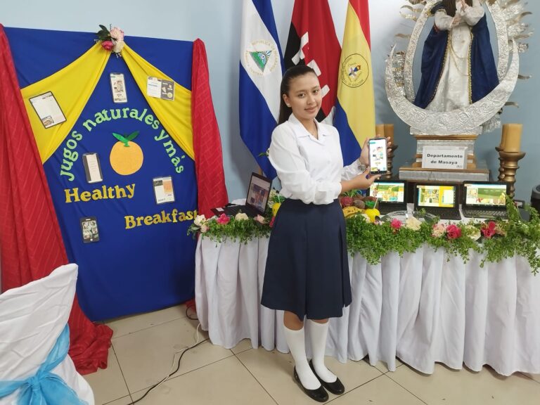 Presentan más de 30 proyectos en el certamen de aplicación móvil 