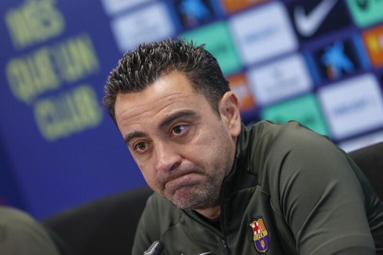 Oficial: Xavi Hernández despedido del FC Barcelona